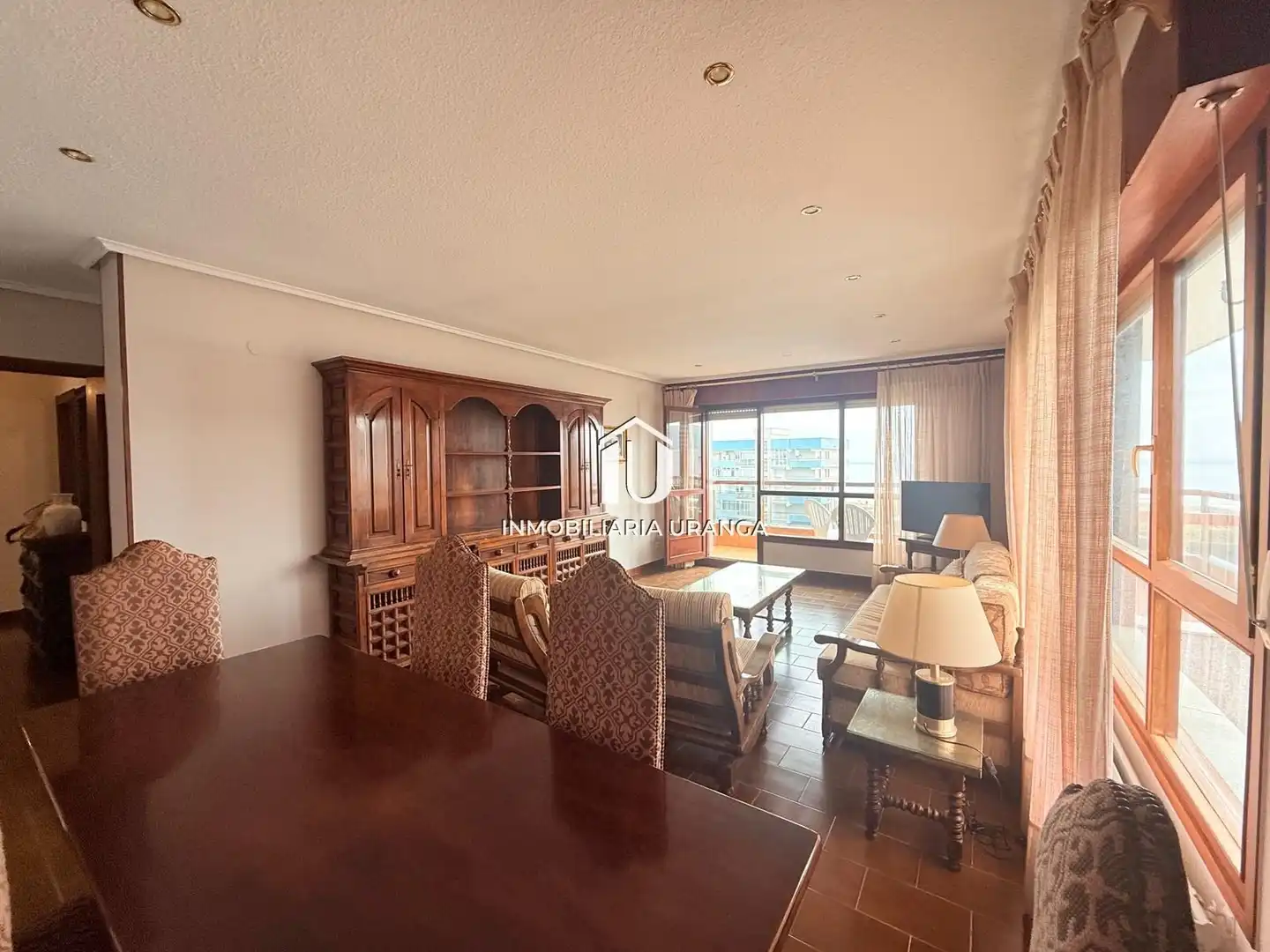 Sala de estar de Piso en venta en Laredo con Calefacción, Terraza y Trastero
