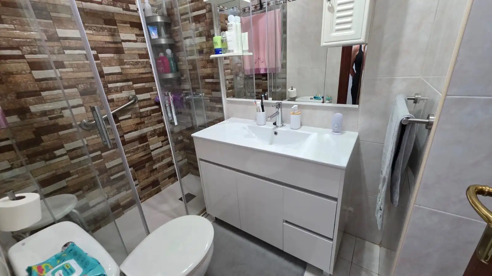 Badezimmer von Wohnung zum Verkauf in Castro-Urdiales mit Heizung und Möbliert