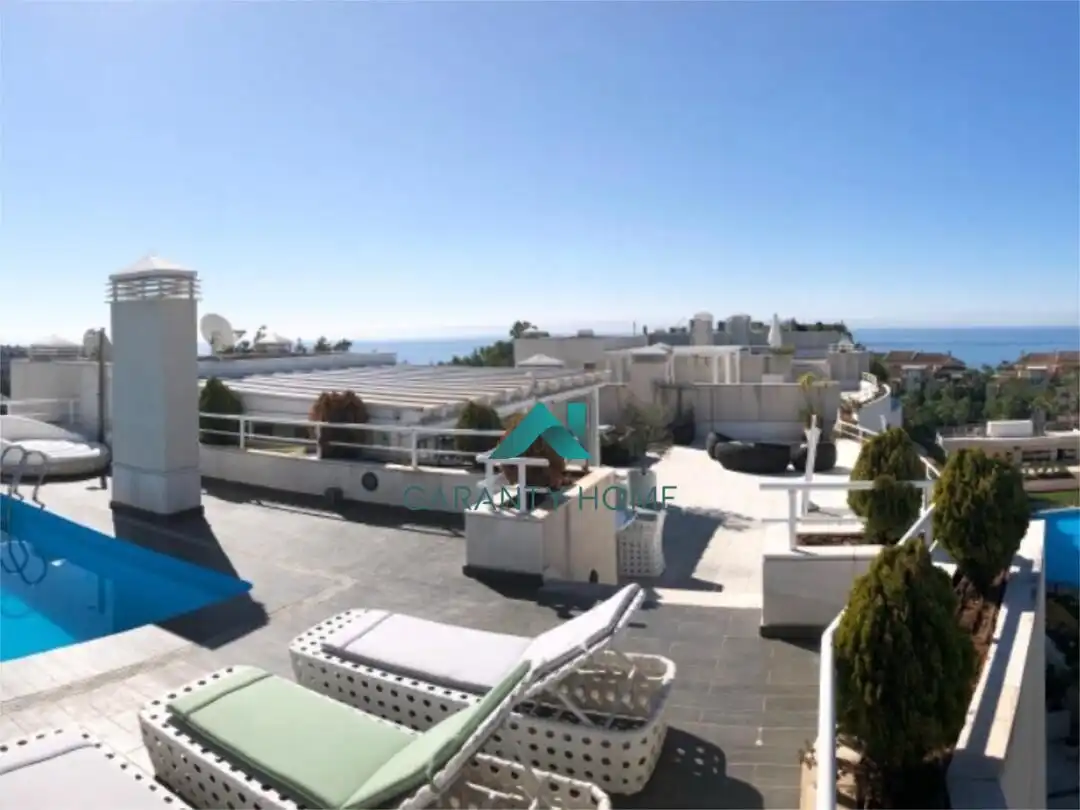 Vista exterior de Piso de alquiler en Marbella con Calefacción, Terraza y Amueblado