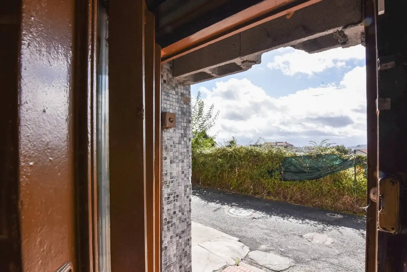 Vista exterior de Casa o xalet en venda en A Coruña Capital  amb Jardí privat, Traster i Alarma