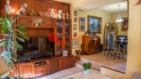Sala d'estar de Casa o xalet en venda en Pinto amb Aire condicionat i Terrassa