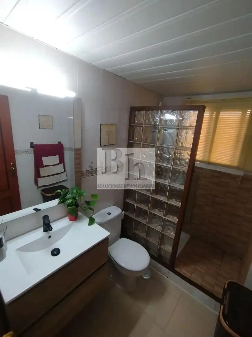 Bathroom of Flat for sale in Málaga  with Air Conditioner, Terrace and Storage room