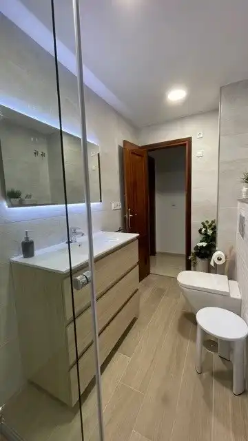 Bathroom of Apartments for rent in Benidorm  with Air Conditioner, Terrace and Furnished