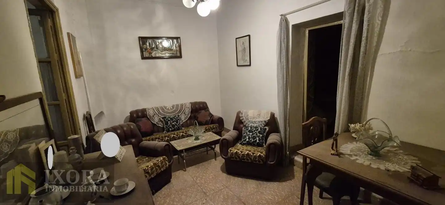 Casa amb jardí en venda a Calle Yanguas Messias