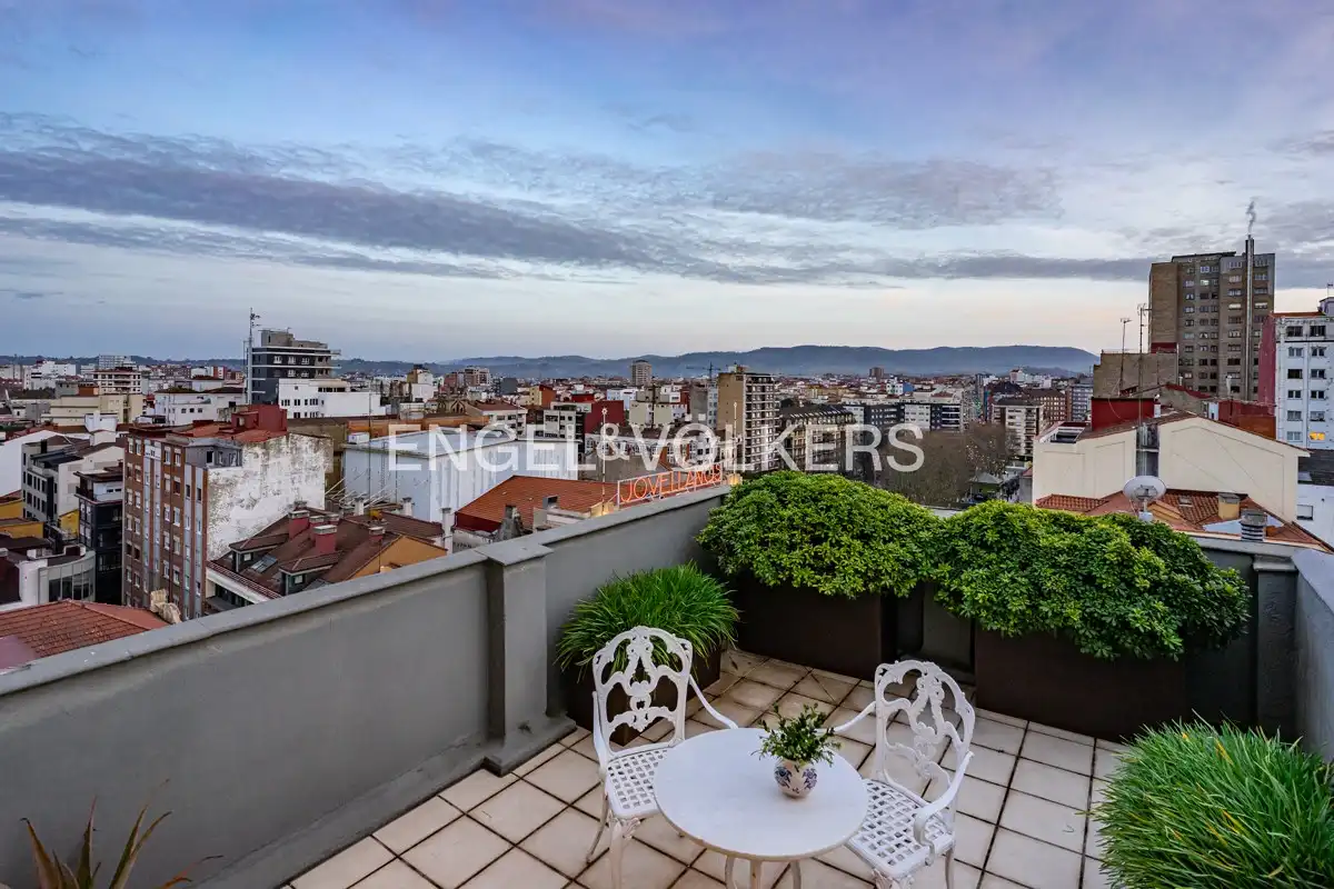 Terraza de Ático en venta en Gijón  con Calefacción, Parquet y Terraza