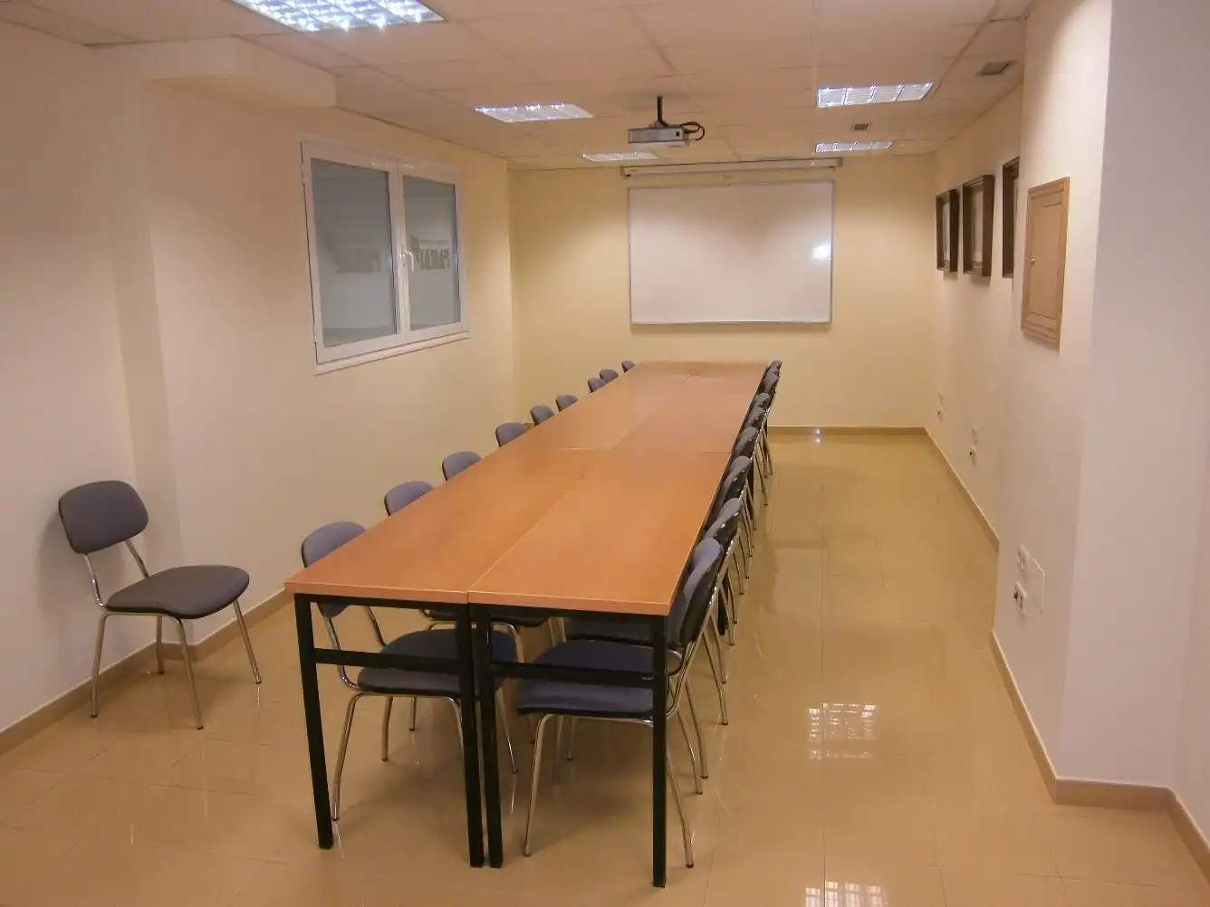 Oficina de alquiler en  Pamplona / Iruña con Aire acondicionado y Amueblado