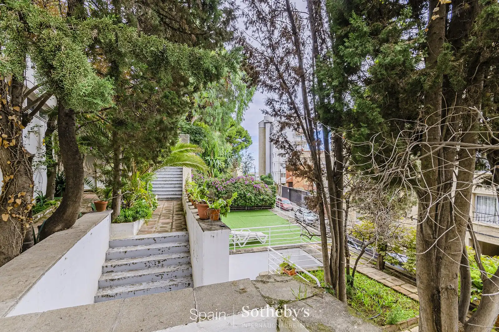 Vista exterior de Casa o xalet en venda en Barcelona amb Aire condicionat, Calefacció i Jardí privat