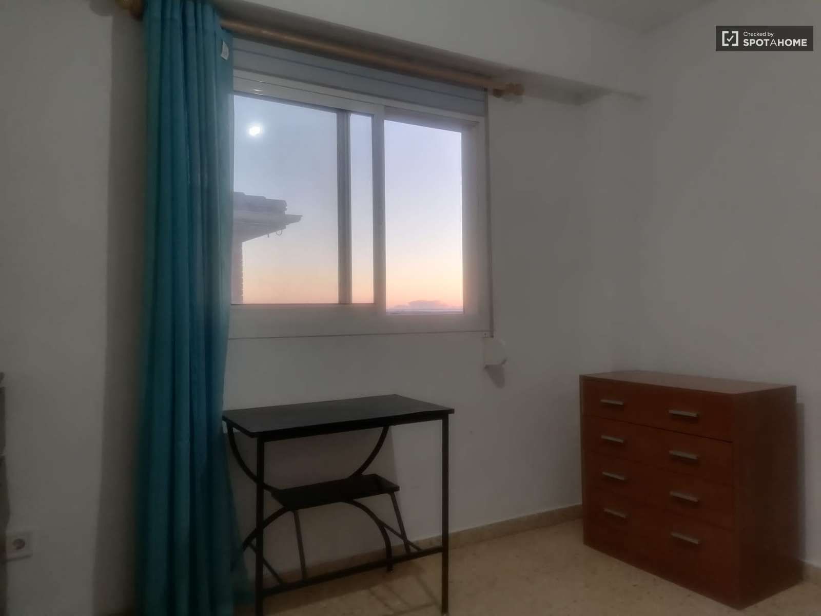 Bedroom of Flat to share in Paterna  with Air Conditioner, Heating and Terrace
