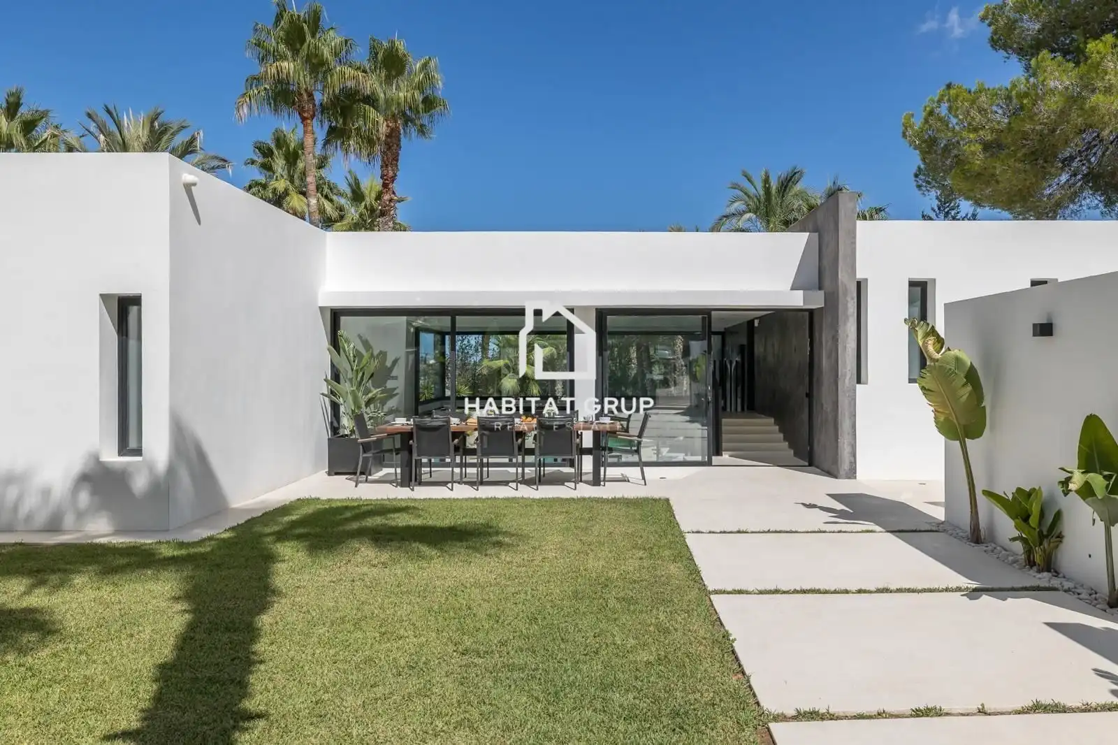 Vista exterior de Casa o xalet de lloguer en Eivissa amb Aire condicionat, Calefacció i Jardí privat