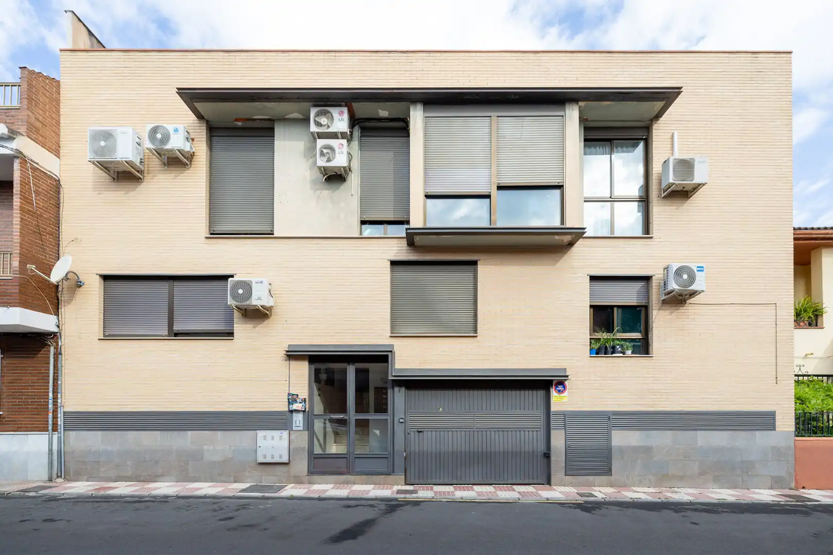 Außenansicht von Wohnung zum Verkauf in Armilla mit Möbliert und Waschmaschine