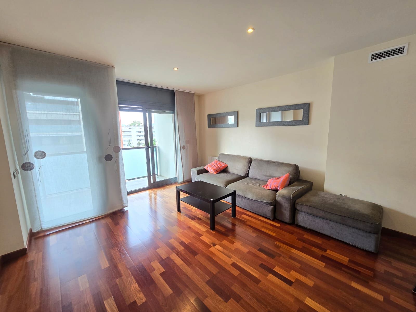 Flat to rent in Carrer del Revolt Negre, Fontsanta - Fatjó