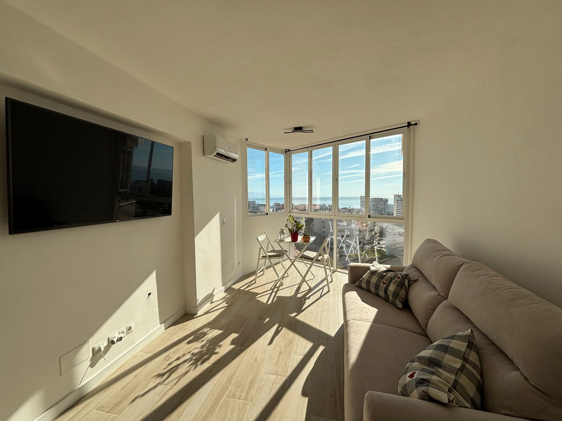 Study to rent in Calle Luis Vives, Solymar