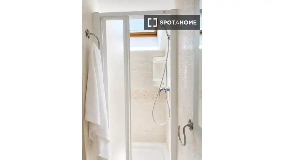 Baño de Apartamento para compartir en Valencia con Aire acondicionado, Calefacción y Terraza