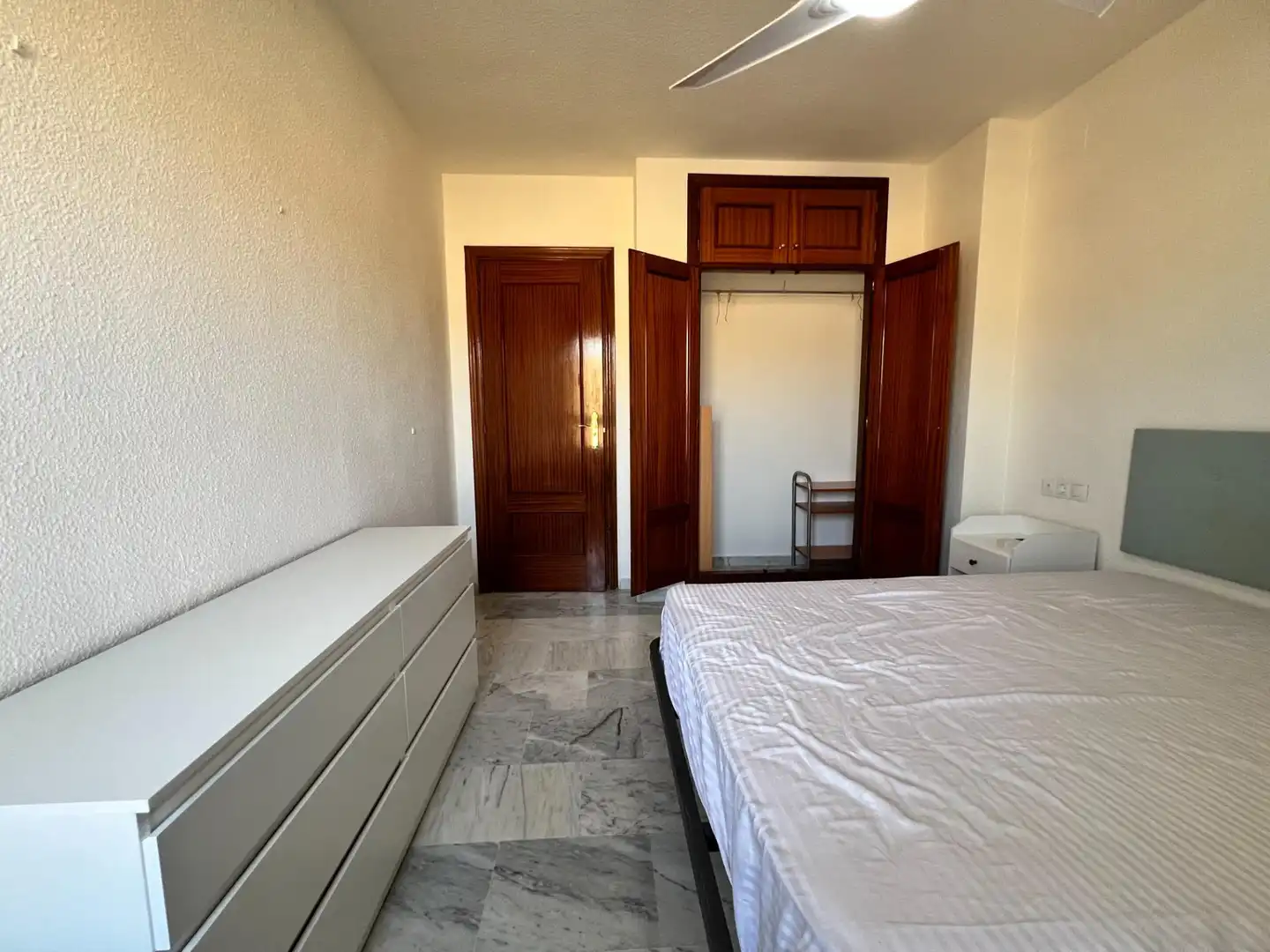 Bedroom of Flat for rent in Granada  with Heating, Terrace and Furnished