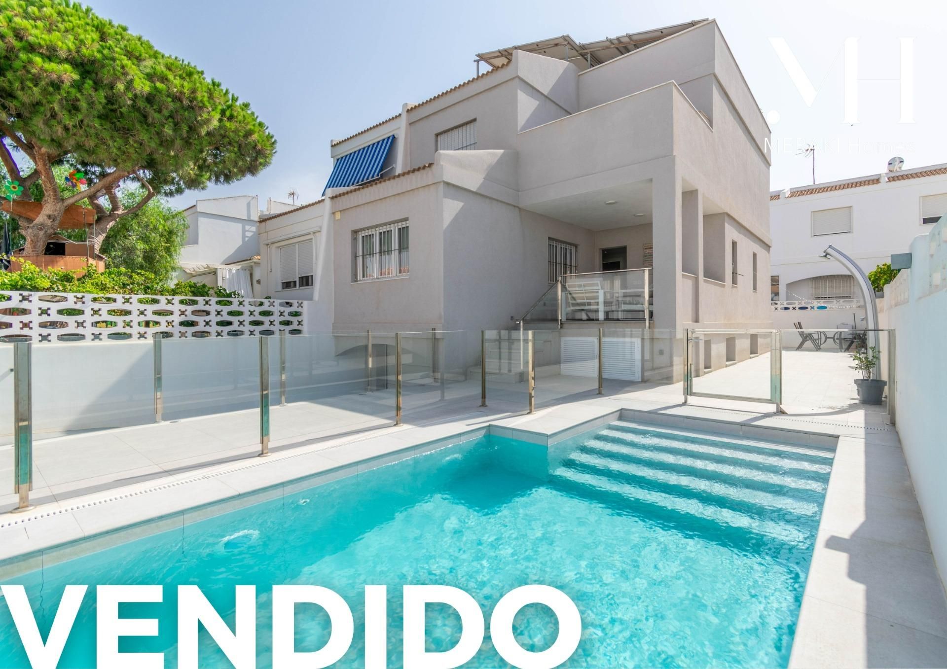 Piscina de Casa o xalet en venda en  Almería Capital