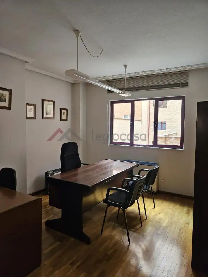 Oficina en venta en León Capital  con Calefacción