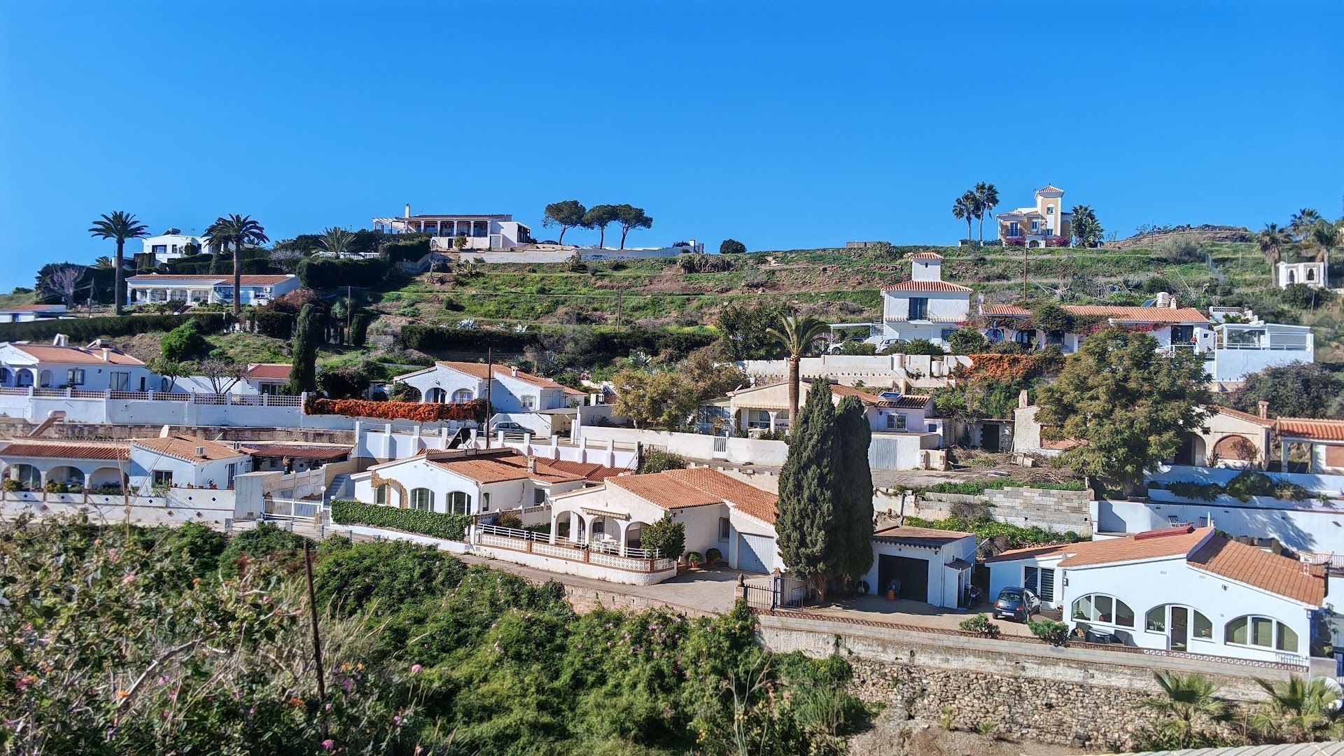 Vista exterior de Casa o xalet en venda en Torrox amb Aire condicionat, Jardí privat i Terrassa