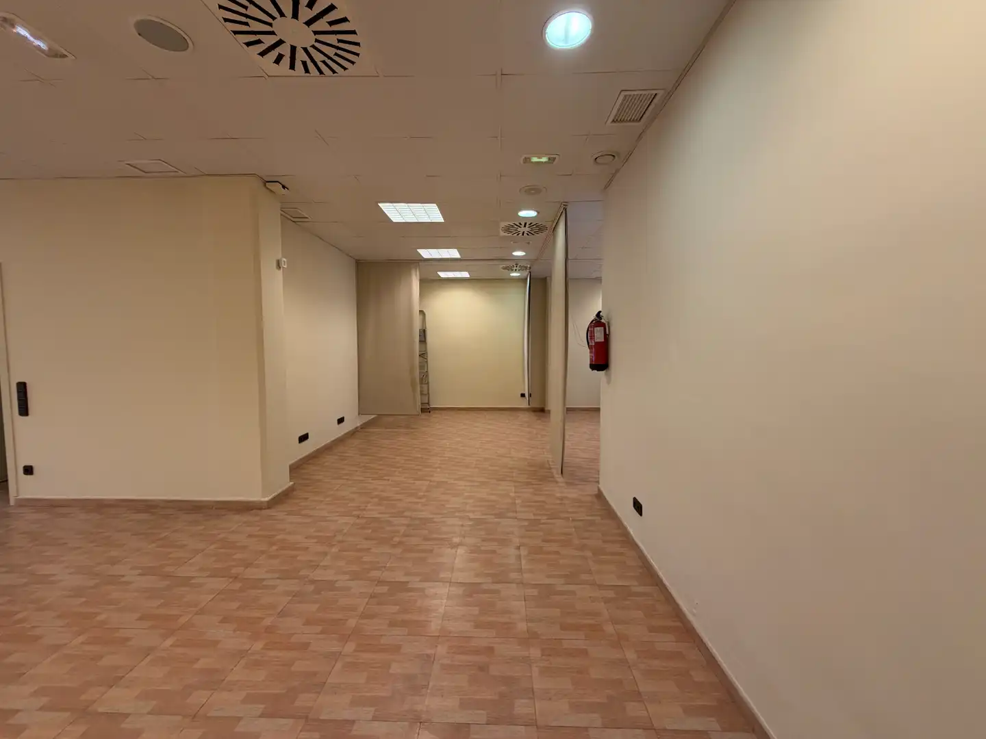 Local de alquiler en Granollers con Aire acondicionado y Alarma
