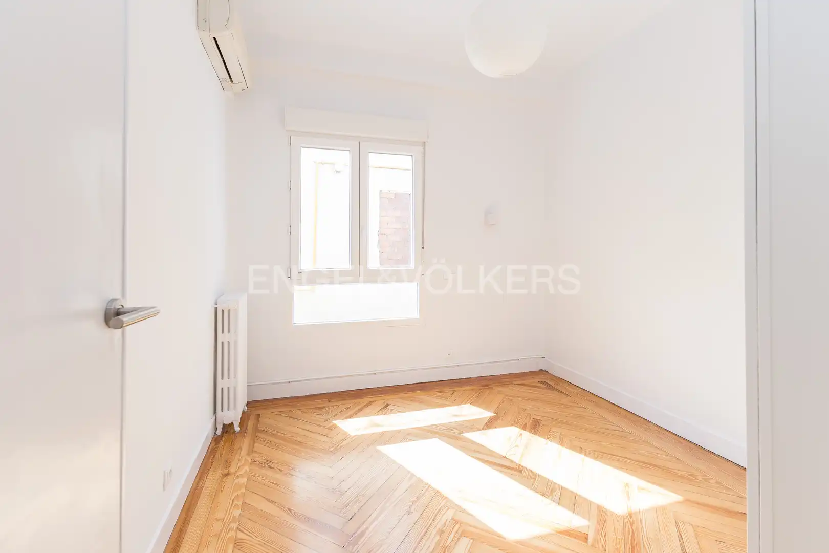Schlafzimmer von Wohnung zur Miete in Madrid mit Klimaanlage, Heizung und Parkett