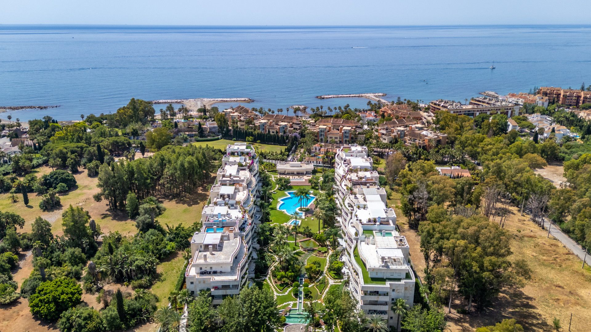 Vista exterior de Apartament en venda en Marbella amb Aire condicionat, Terrassa i Traster