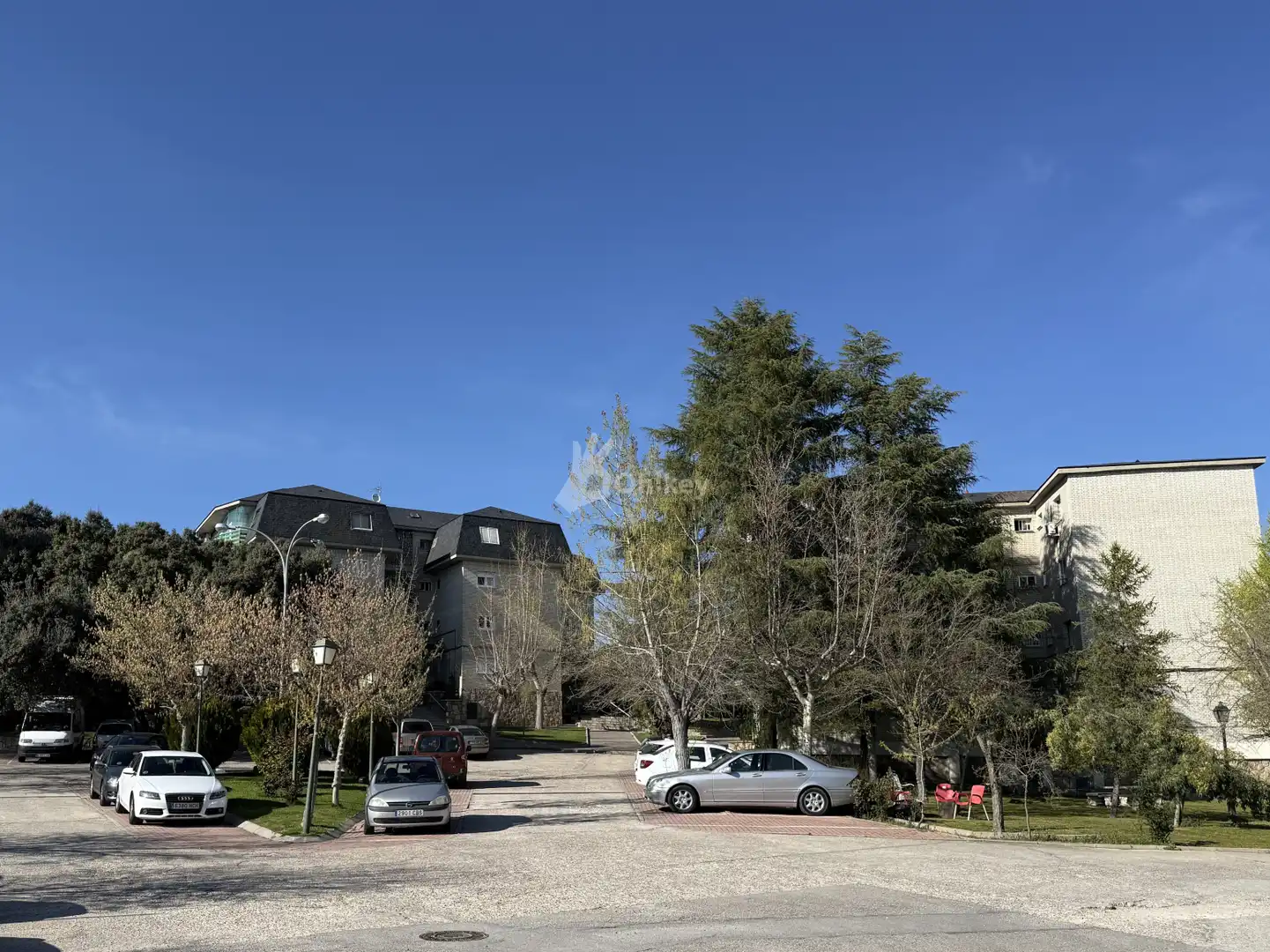 Außenansicht von Wohnung zum Verkauf in Fresnedillas de la Oliva mit Klimaanlage, Heizung und Privatgarten