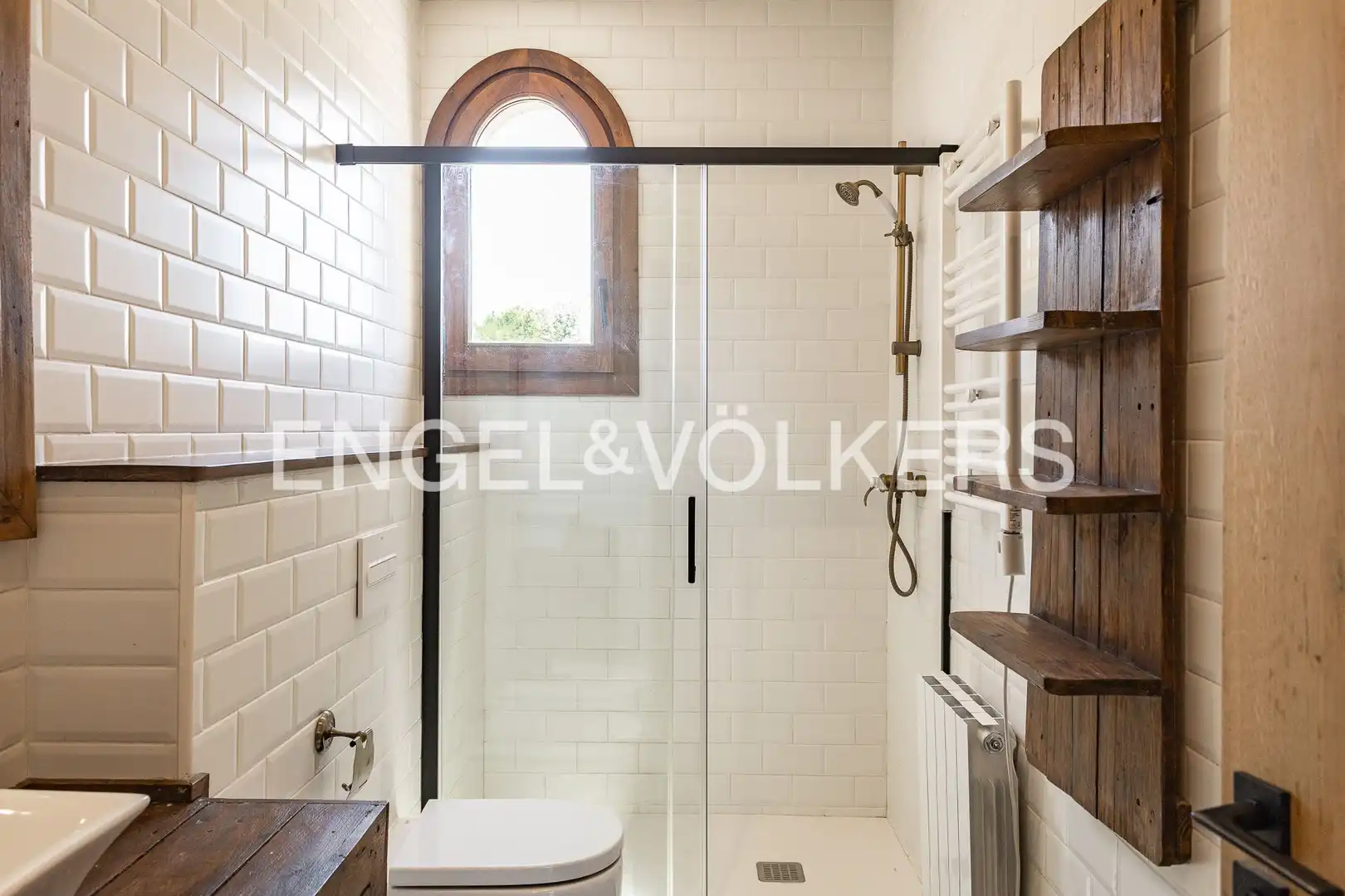 Badezimmer von Haus oder Chalet zum Verkauf in La Vall d'en Bas mit Heizung und Privatgarten