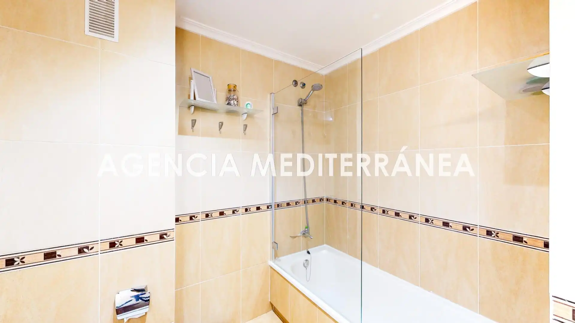 Baño de Piso en venta en Alcàsser con Aire acondicionado, Terraza y Trastero