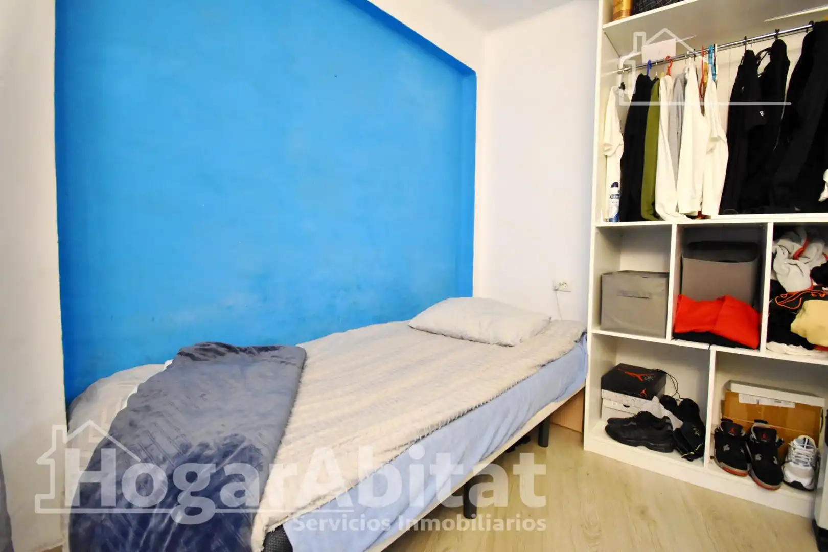 Bedroom of Flat for sale in Oliva  with Parquet flooring, Furnished and Balcony
