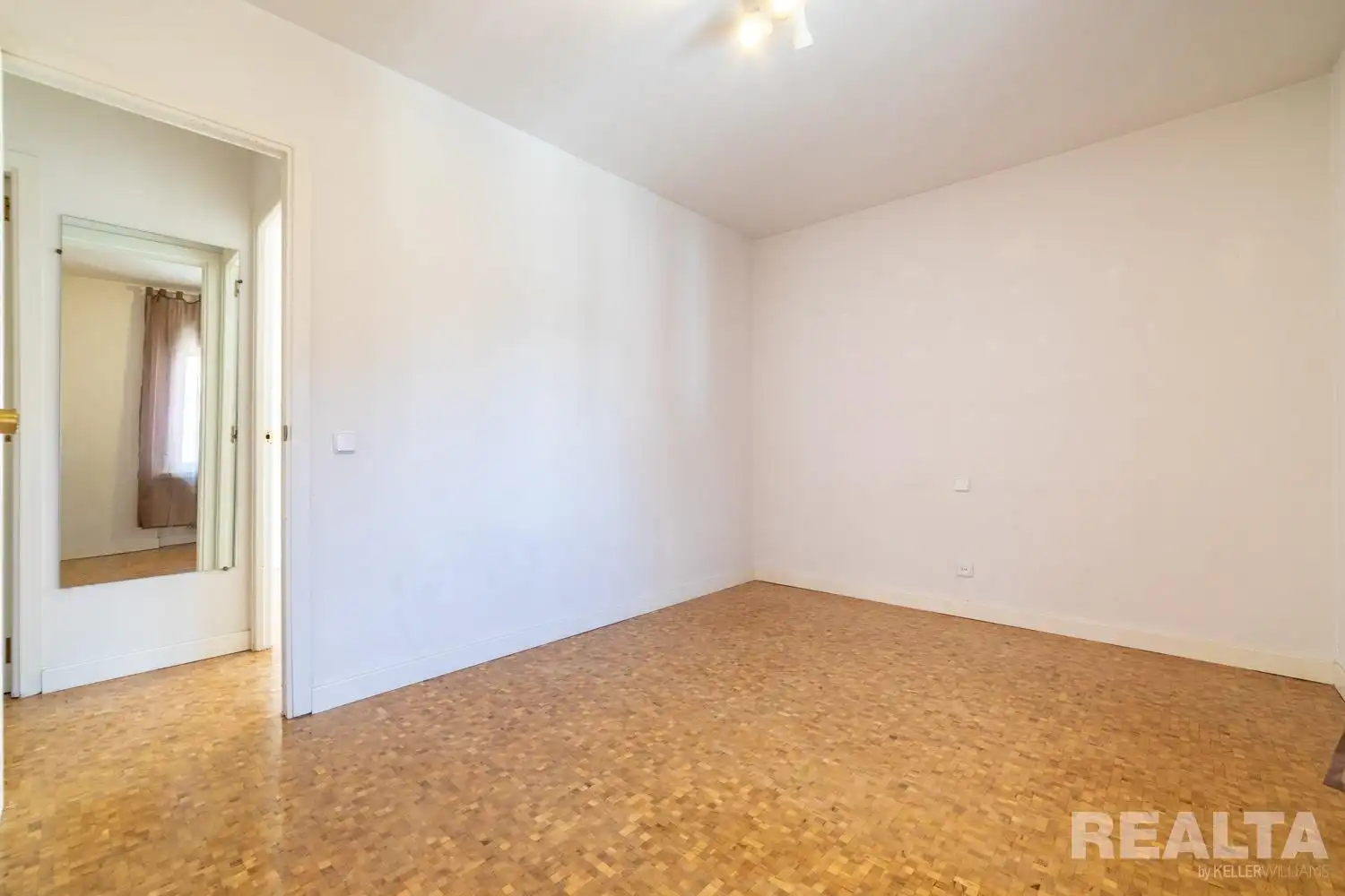 Schlafzimmer von Wohnungen zum Verkauf in Madrid mit Heizung und Parkett