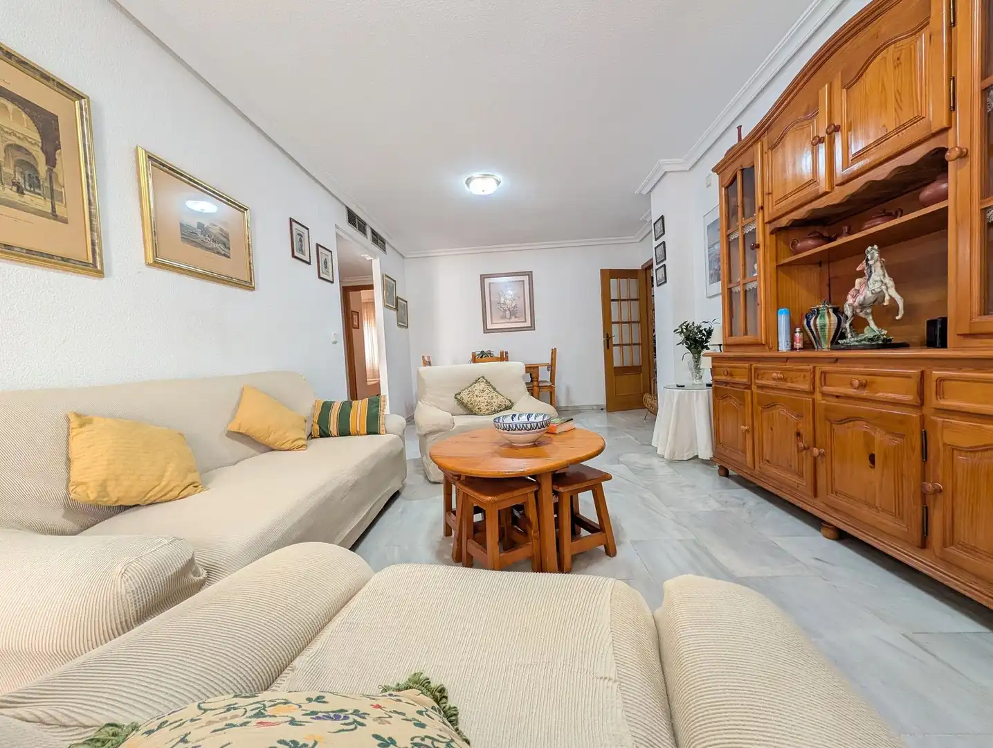 Sala de estar de Apartamento de alquiler en Estepona con Amueblado y Balcón