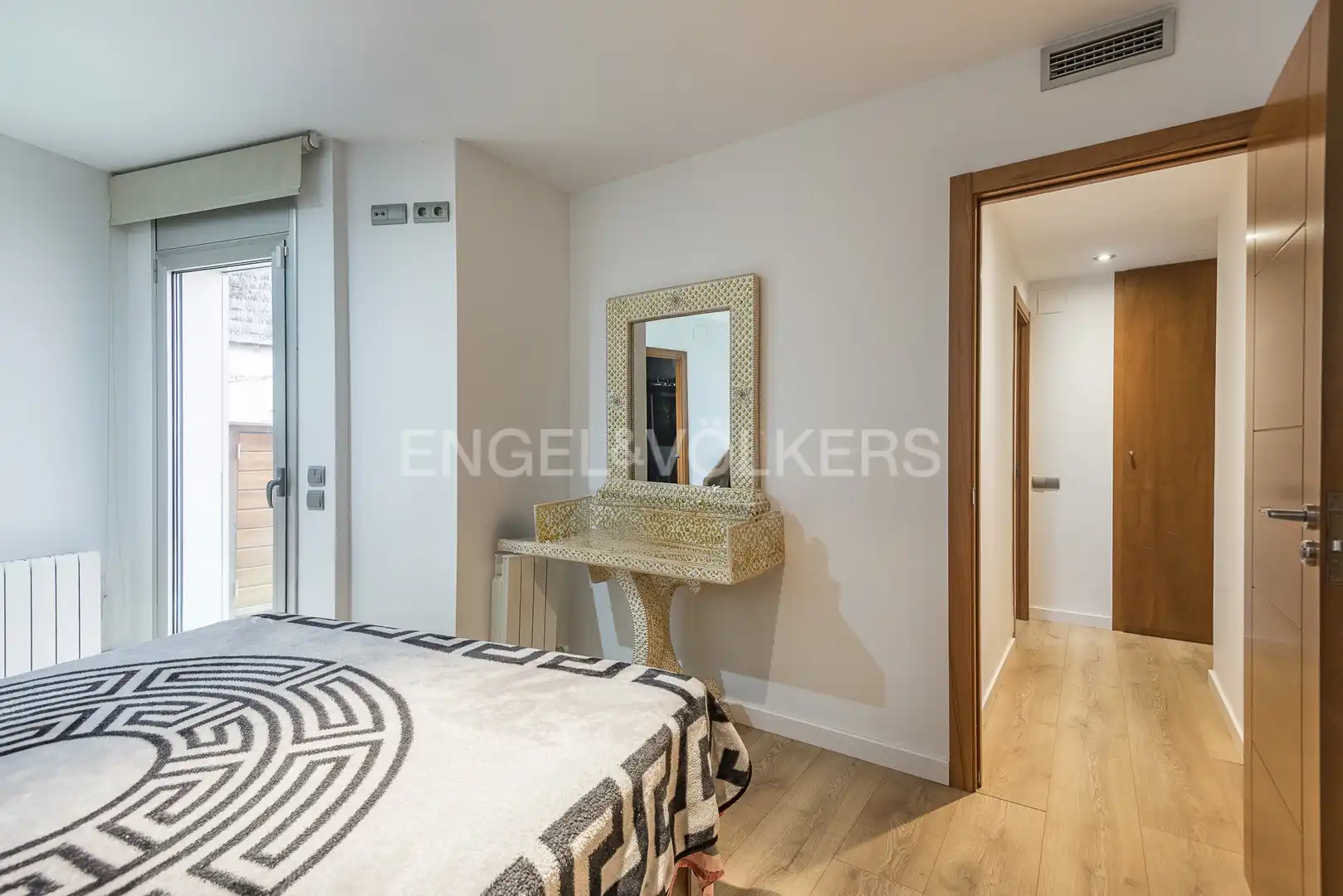Schlafzimmer von Wohnung zum Verkauf in Barcelona mit Klimaanlage, Heizung und Privatgarten