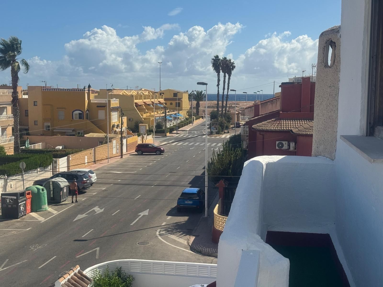 Vista exterior de Casa adosada en venda en Torrevieja amb Jardí privat, Terrassa i Traster