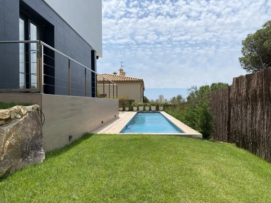 Piscina de Casa o chalet de alquiler en Castell d'Aro, Platja d'Aro i s'Agaró con Aire acondicionado, Calefacción y Jardín privado