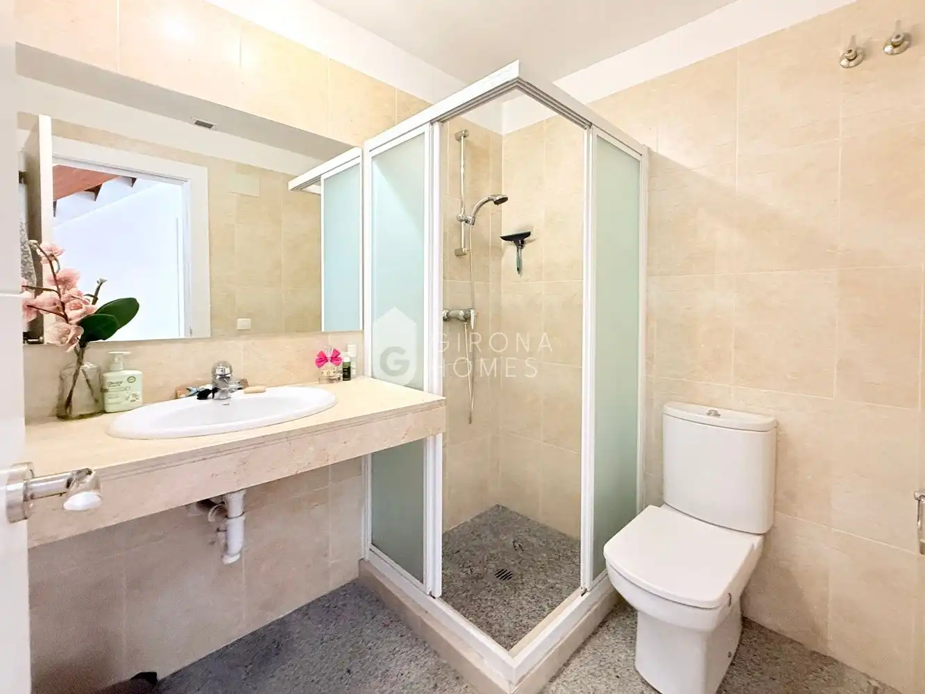 Badezimmer von Haus oder Chalet zum Verkauf in Sant Julià de Ramis mit Klimaanlage, Heizung und Privatgarten