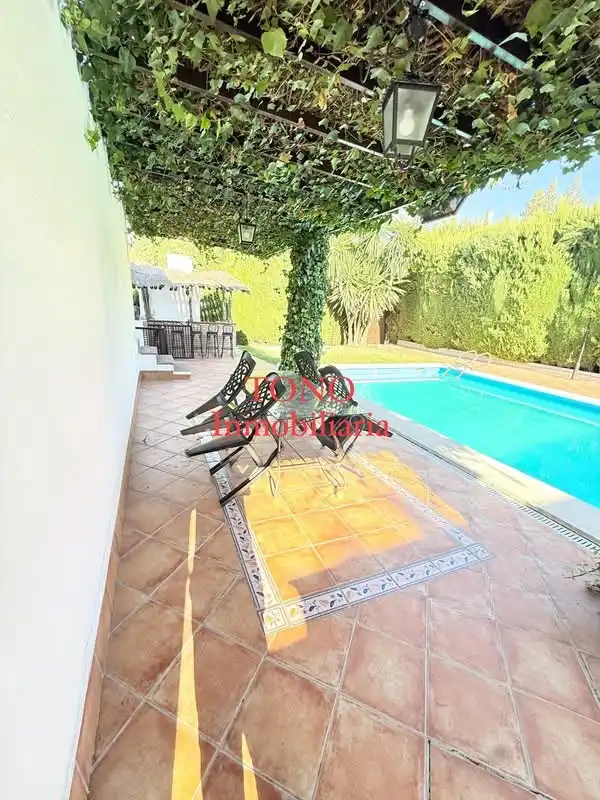 Detached house with terrace for sale in Calle Adriano 12, imagen 3