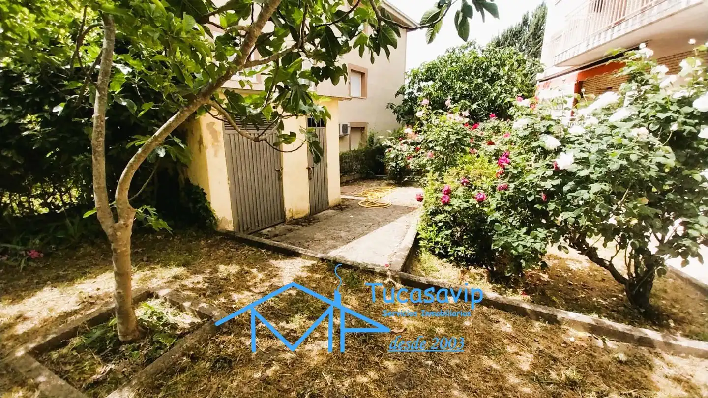 Jardín de Piso en venta en La Adrada  con Calefacción, Jardín privado y Terraza