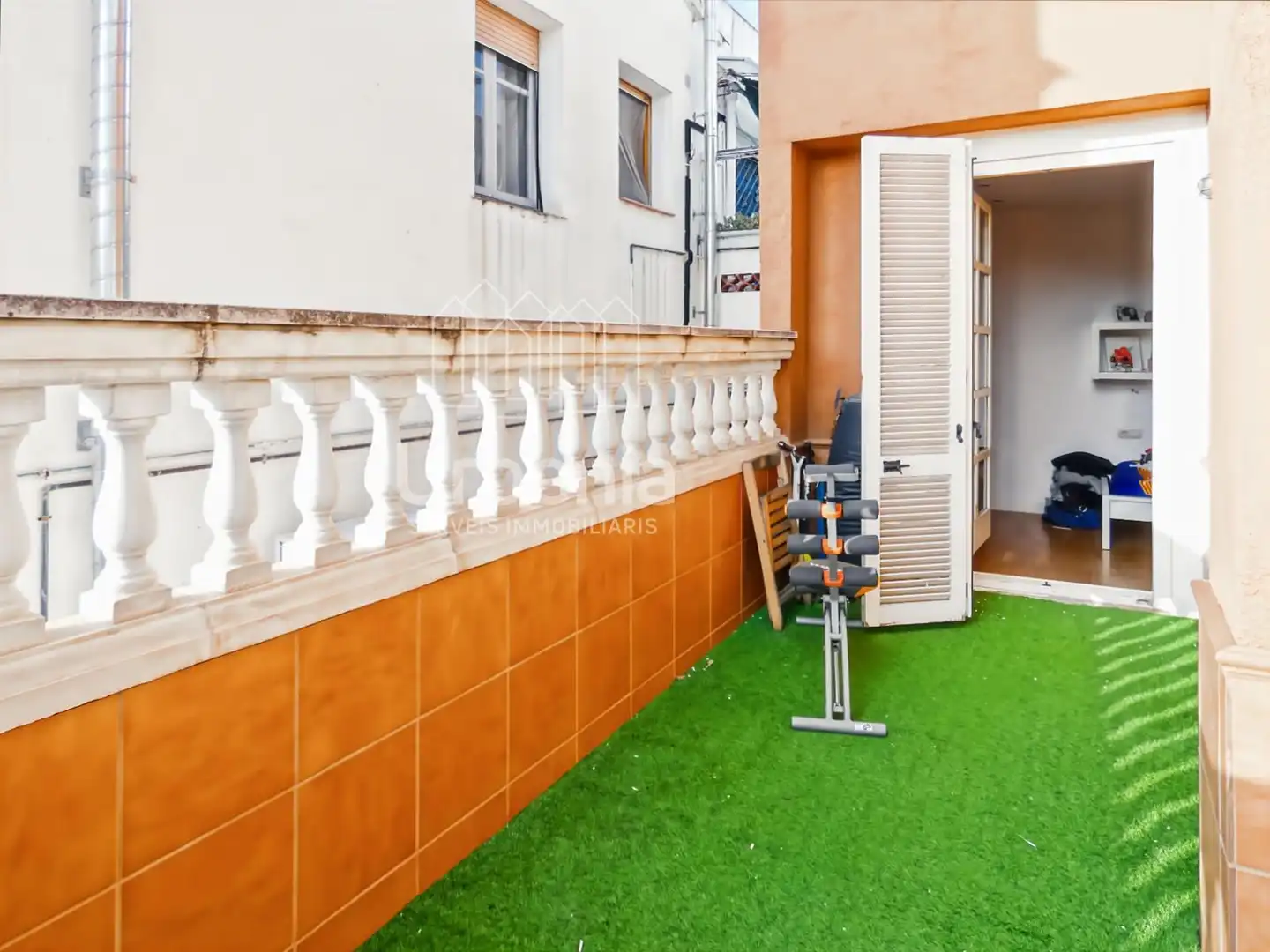 Vista exterior de Casa o xalet en venda en Mataró amb Aire condicionat, Calefacció i Terrassa