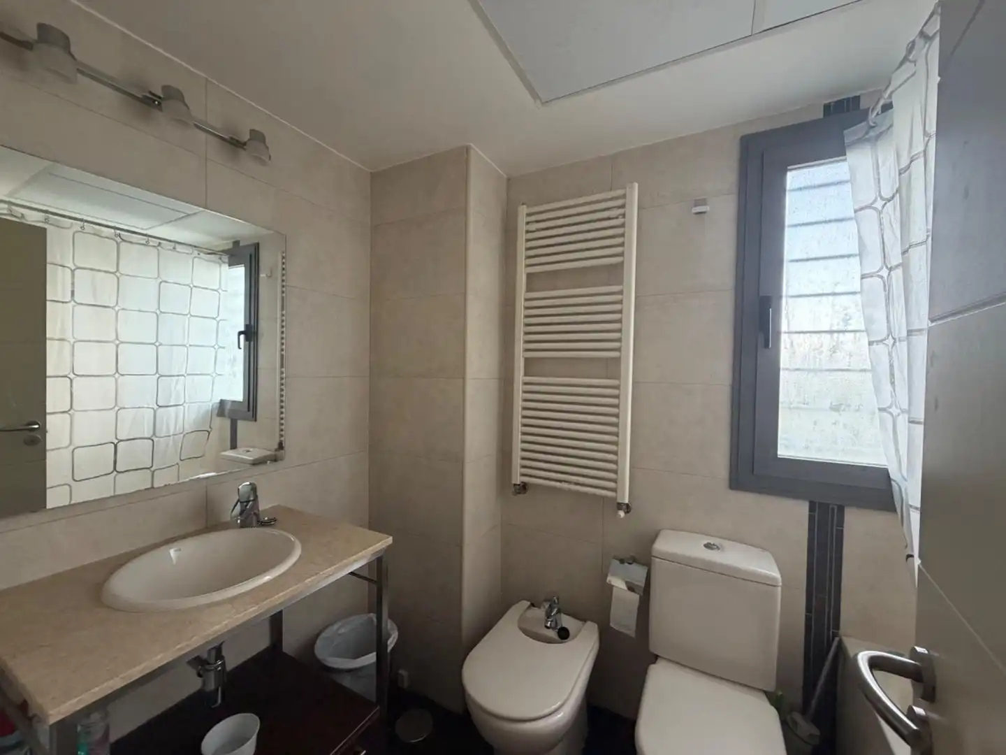 Badezimmer von Wohnung zur Miete in Madrid mit Klimaanlage, Heizung und Möbliert