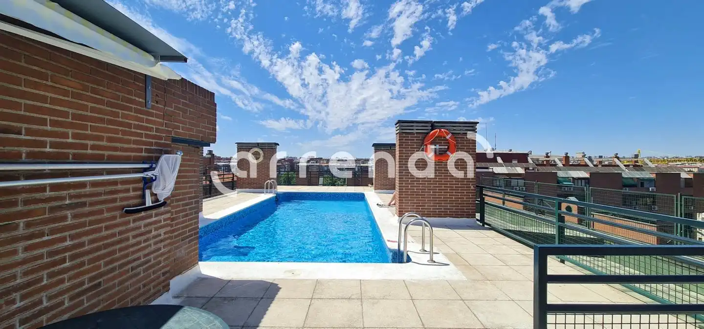 Swimming pool of Study for rent in Madrid  with Air Conditioner and Furnished