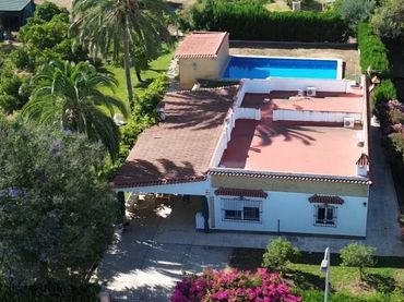 Chalet con piscina en venta en Rinconada