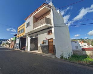 Vista exterior de Casa o xalet en venda en Teror amb Terrassa