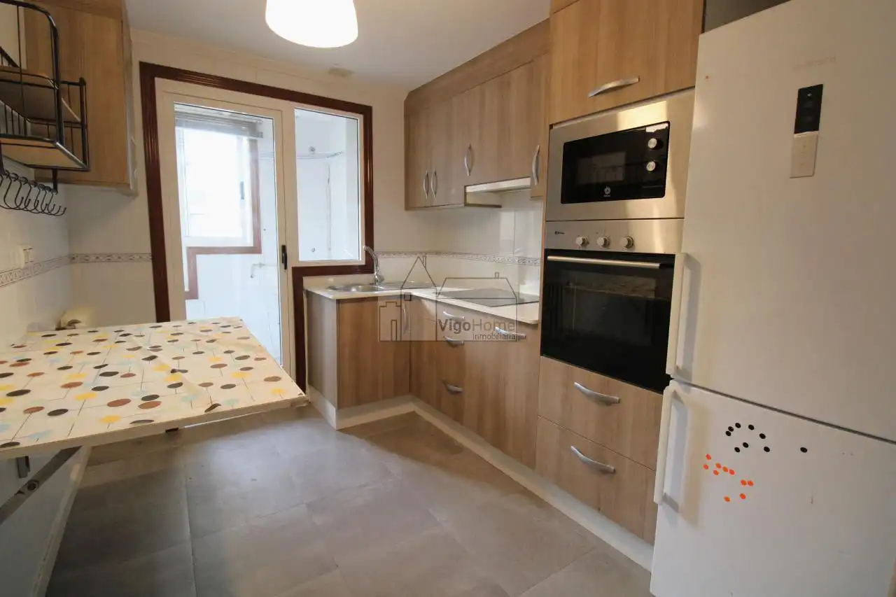 Kitchen of Flat for rent in Vigo   with Heating, Parquet flooring and Storage room