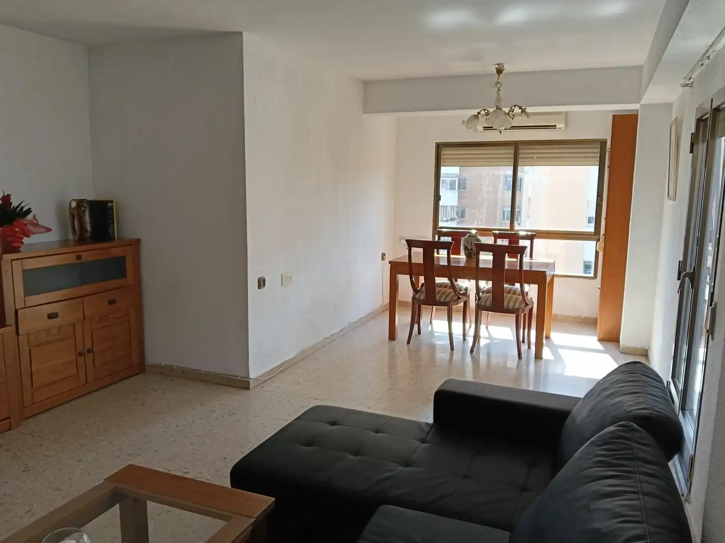 Sala d'estar de Pis en venda en Alicante / Alacant amb Aire condicionat, Terrassa i Moblat