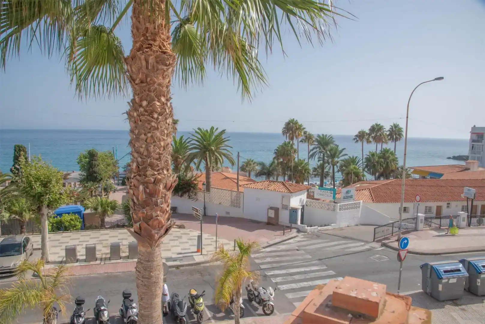 Vista exterior de Casa o xalet de lloguer en Nerja amb Aire condicionat, Jardí privat i Traster