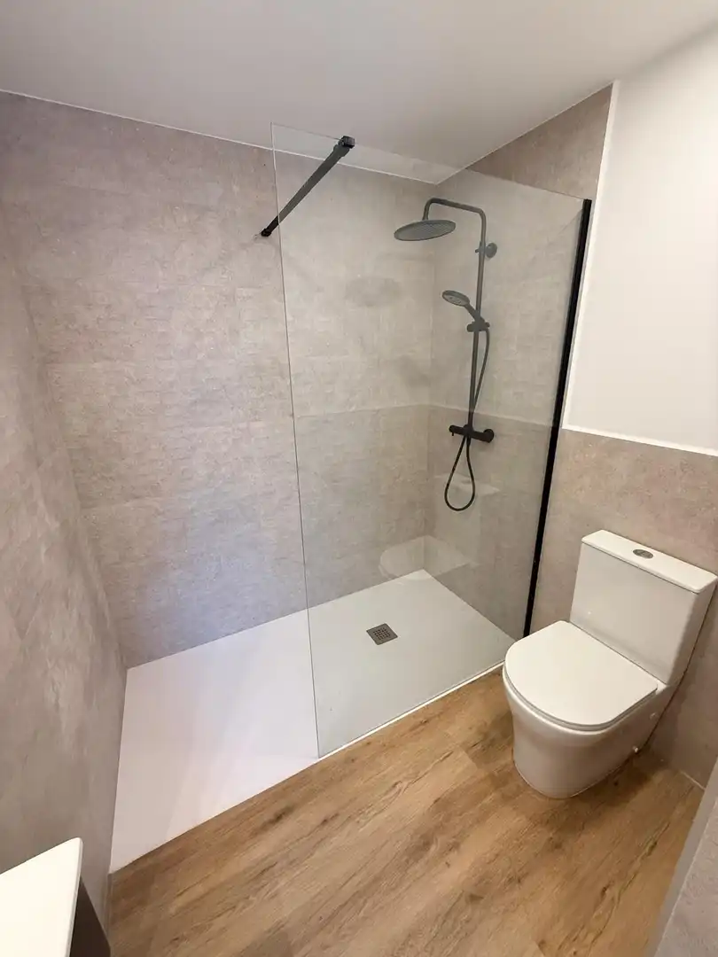 Badezimmer von Dachboden zur Miete in Carcaixent mit Balkon