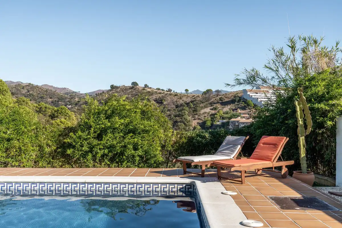 Swimming pool of Houses for sale in Estepona  with Air Conditioner, Private garden and Terrace