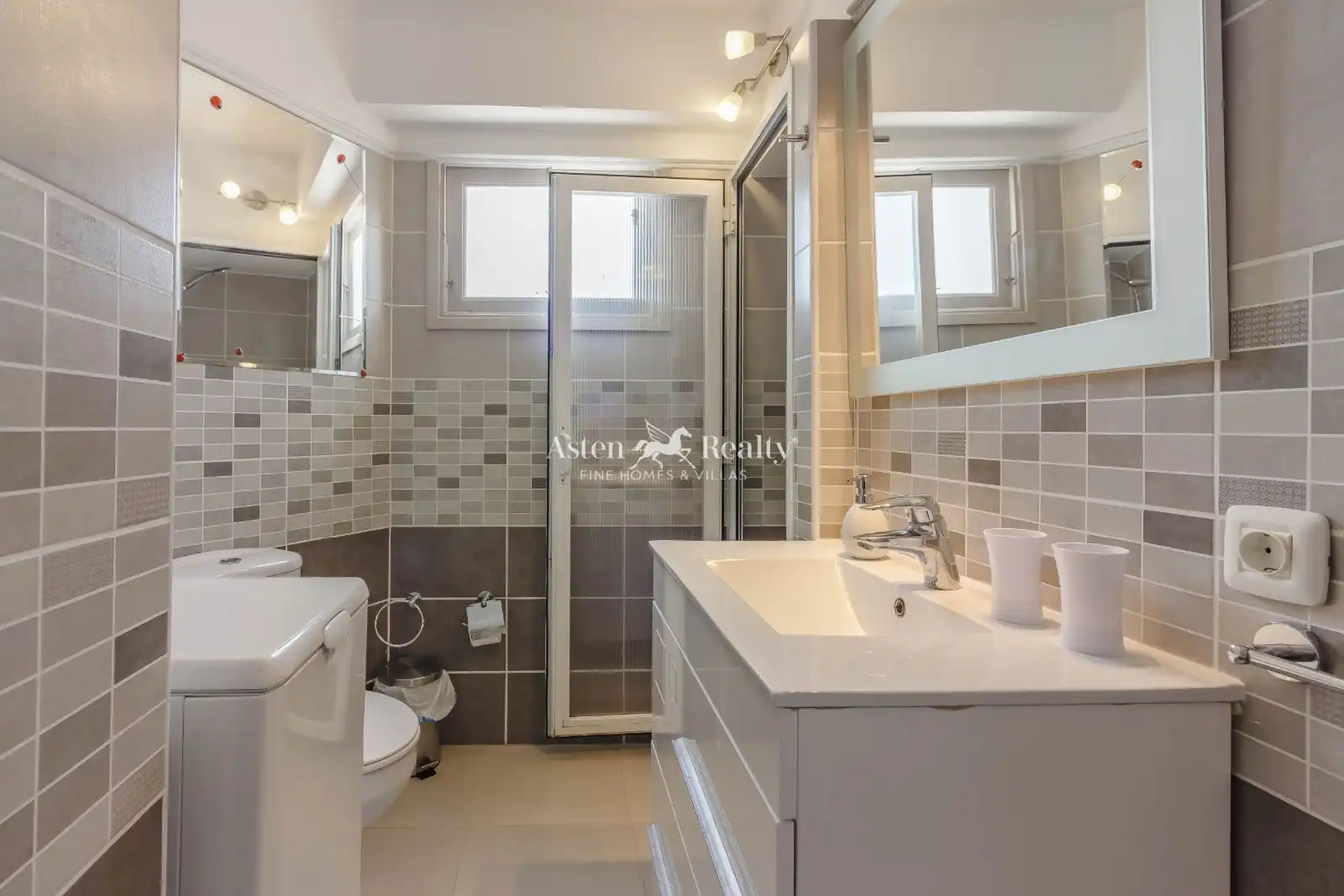 Bany de Apartament en venda en Arona amb Terrassa, Piscina i Moblat