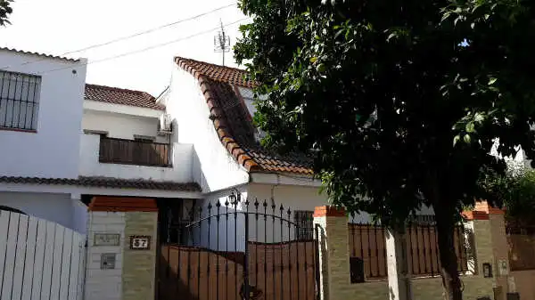 Vista exterior de Casa adosada en venda en Mairena del Aljarafe