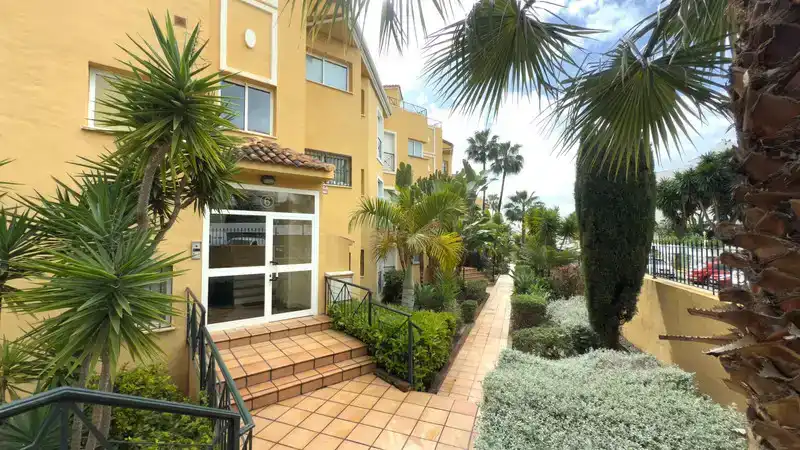 Vista exterior de Ático en venta en Estepona con Aire acondicionado y Piscina