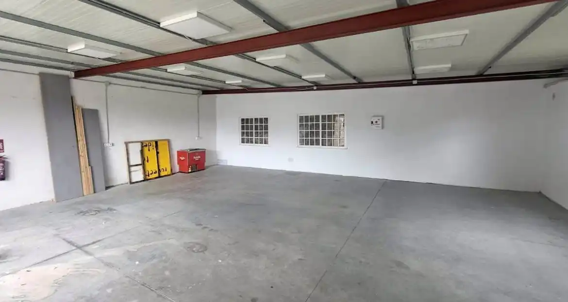 Nau industrial de lloguer a Avenida Montecelo, La Seca - Los Salgueriños